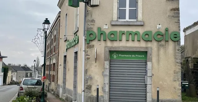 photo  la pharmacie du prieuré, à auvers-le-hamon, fermera définitivement le 28 décembre.  &copy;  le maine libre 