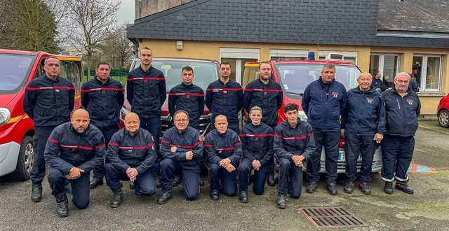 photo  une douzaine de sapeurs-pompiers sarthois et deux autres en provenance du maine-et-loire partent en mission ce mardi 17 décembre en fin de journée.  &copy;  sdis 72 