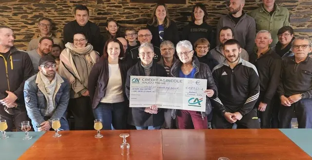 photo  la ligue contre le cancer s’est vue remettre un chèque de 1 859,62 € par les responsables de l’opération octobre rose.  &copy;  co 