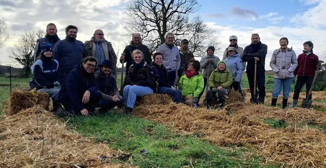 photo  la plantation, une activité dans le vent pour les pics verts de la loire.  &copy;  co 