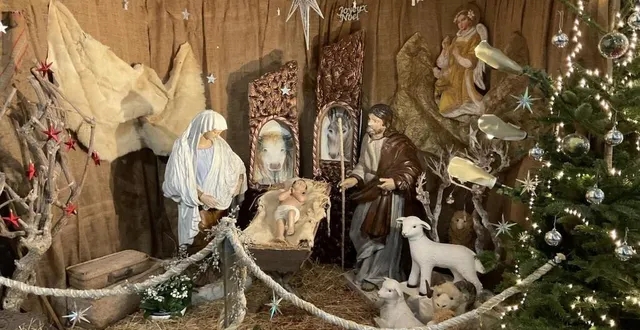 photo  les fidèles sont invités à venir avec l’enfant jésus de leur crèche personnelle, afin qu’il soit béni.  &copy;  dr 