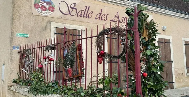 photo  les décorations sont visibles devant la salle des associations.  &copy;  le maine libre 