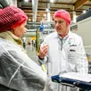photo lors d’une visite, laurent pesqueux, directeur du site sarthois (à droite) a présenté l’essentiel des activités de l’entreprise albéa, spécialiste dans la conception des capots de parfum, à christine torres, sous-préfète de l’arrondissement du mans et référente france 2030 (à gauche).
