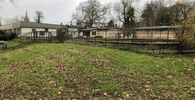 photo  bouygues immobilier s’apprête à acquérir une parcelle de 11 650 m2 sur le site de l’ancienne piscine municipale de la flèche.  &copy;  le maine libre 