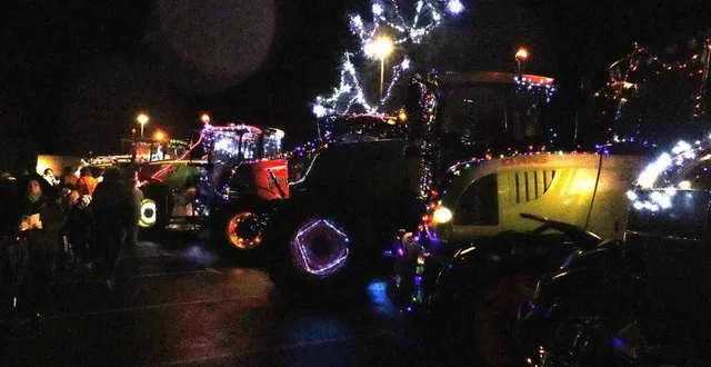 photo  ce week-end, les tracteurs illuminés seront de sortie pour la dernière fois cette année.  &copy;  archives le maine libre 