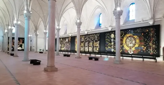 photo  l’hôpital saint-jean se visite dans la doutre, un quartier angevin situé de l’autre côté de la maine et jadis animé par une grande activité portuaire. il faut imaginer qu’au moyen-âge, en lieu et place du boulevard arago qui dessert aujourd’hui le musée, il y avait un bras de maine !  &copy;  émilie weynants / ouest-france 