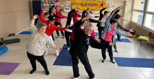 photo  jacky, professeur de qi gong de l’association ruaudin santé loisirs, avait proposé, le 30 novembre, un cours supplémentaire au profit du téléthon. 115 € ont ainsi été reversés à l’afm.  &copy;  ouest-france 
