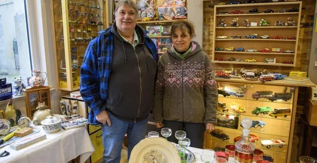 photo  thierry et marie géraud dans leur univers, rue d’estournelles-de-constant.   &copy;  le maine libre 