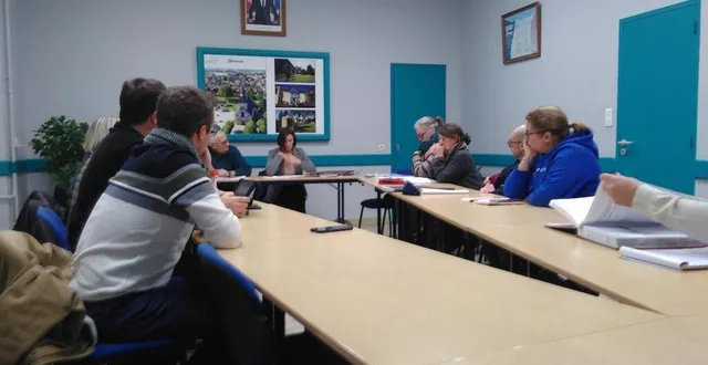 photo  mathilde plu, maire de saint-gervais, a exposé les différents sujets à l’ordre du jour du conseil municipal.  &copy;  le maine libre 