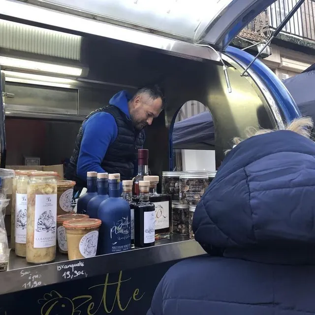 Le chef étoilé David Gallienne proposait sur le marché d’Alençon un menu de Noël à 15 €. Ouest-France photo le chef étoilé david gallienne proposait sur le marché d’alençon un menu de noël à 15 €. © ouest-france