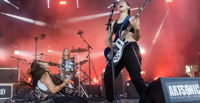 photo  le groupe madam avait enflammé art sonic à briouze en 2022, le trio sera de retour en 2025.  &copy;  martin roche/ouest-france 