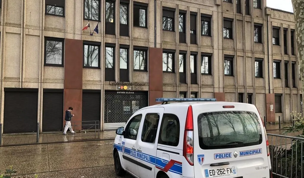 Alerte à la Bombe : Évacuation des Lycées à Angers