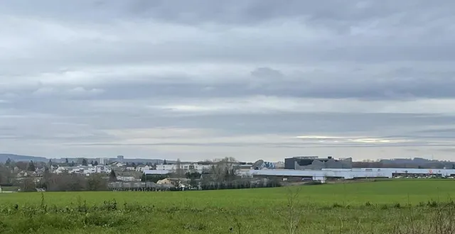 photo  le futur hôpital sera implanté derrière la zone commerciale des portes de bretagne, entre alençon et condé-sur-sarthe.  &copy;  archives ouest-france 