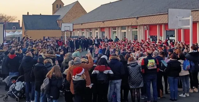 photo  le public est venu en nombre pour écouter les écoliers chanter.  &copy;  ouest-france 