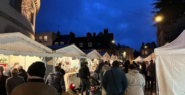 photo  cette année, le marché de noël d’alençon se tiendra sur trois week-ends.  &copy;  archives ouest-france 
