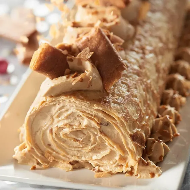 photo bûche roulée aux crêpes, mousse caramel au beurre salé, une recette de « bretons en cuisine ».  ©  philippe barret