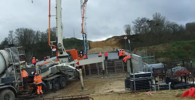 photo  le chantier du futur viaduc de connerré, à la sortie de l’a11, dans la sarthe, avance.  &copy;  ouest-france 
