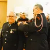 photo  le sergent-chef honoraire gilbert bruneau reçoit la fourragère des mains de bruno foulon, adjoint au chef du centre de secours de montmirail-gréez 