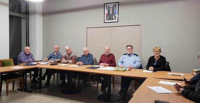 photo  marc baudouin, joël poussier, marcel pillon, louis hamel, alain lollivier, gérard viel et michèle ballon.  &copy;  ouest-france. 