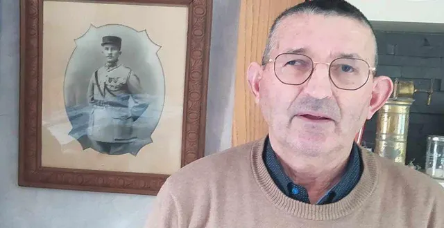 photo  joël pilpay devant une photo de son grand-père  &copy;  ouest-france 