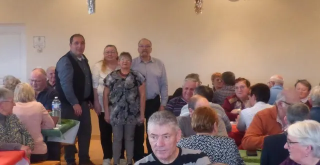 photo  la salle beausoleil était comble pour la bûche.  &copy;  le maine libre 