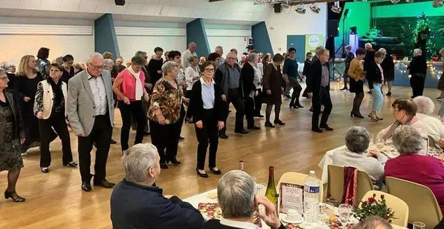 photo  l’ambiance était festive, dimanche, pour le repas des seniors.  &copy;  ouest-france 
