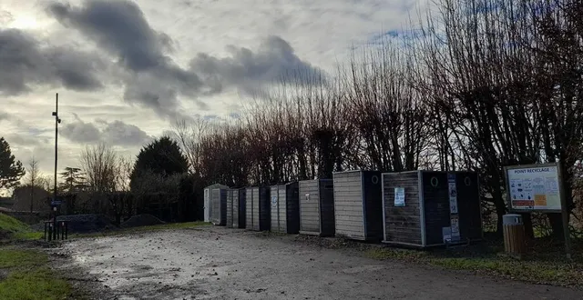 photo  les points d’apport volontaire sous haute surveillance…  &copy;  le maine libre 