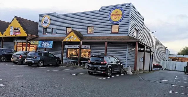 photo  le magasin frais malin va pouvoir s’agrandir sur l’arrière et ainsi faciliter les mouvements des camions lors des livraisons.  &copy;  le maine libre 