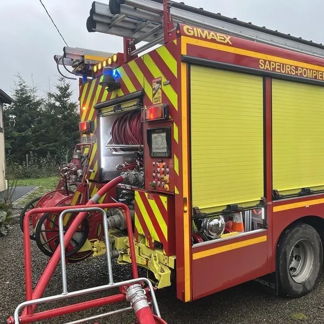 photo 100m² au sol ont été embrasés, seize pompiers sont intervenus.  ©  ouest-france