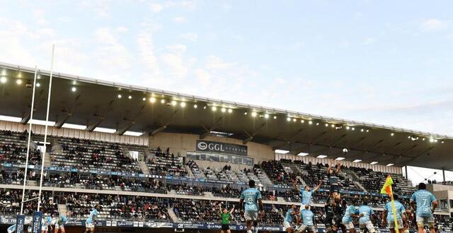 photo  sam james a été évacué à la fin du match.  ©  photo : sylvain thomas/afp 