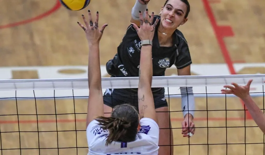 Volleyball. Élite féminine une victoire à la Pyrrhus pour le REC, sur le plan comptable
