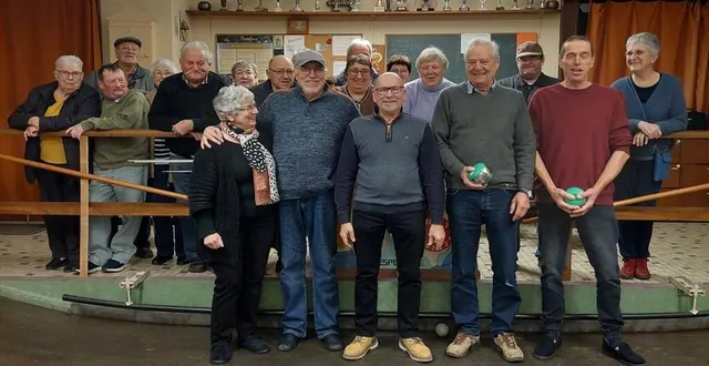 photo  les finalistes entourant patrice bourdin, le président de l’espérance.  &copy;  le maine libre 