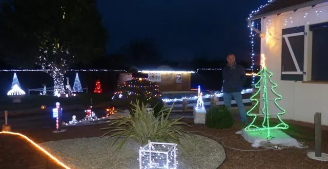 photo  jacky laloi près de sa maison au 5 champ-fleuri.  &copy;  le maine libre 