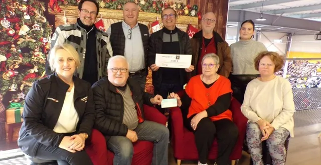 photo  la remise du chèque a eu lieu jeudi 19 décembre au magasin moto axxe à ruaudin.   &copy;  le maine libre 