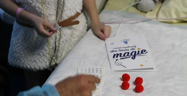 photo  l’association magie à l’hôpital propose d’envoyer 10 000 coffrets de magie aux enfants hospitalisés pour noël. les hôpitaux de cholet, angers et saumur sont concernés par cette opération.  &copy;  association « magie à l’hôpital » 