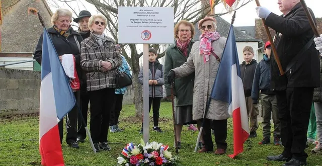 photo  la plaque a été dévoilée par quatre anciennes élèves d’henriette labussière, mardi 17 décembre 2024, lors d’une cérémonie en présence de porte-drapeaux et d’écoliers du village.  &copy;  ouest-france 