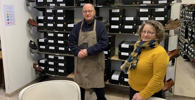 photo  joseph malinge et chantal soreau, dans le petit magasin agencé pour la vente d’usine, à la tourlandry.  &copy;  ouest-france 