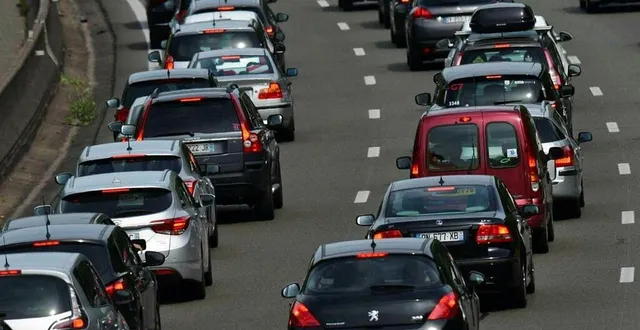 photo  un énorme bouchon d’au moins dix kilomètres s’est formé lundi 23 décembre sur l’autoroute a11, près d’angers dans le sens paris vers nantes, du péage de corzé à saint-sylvain-d’anjou.  &copy;  archives le maine libre 
