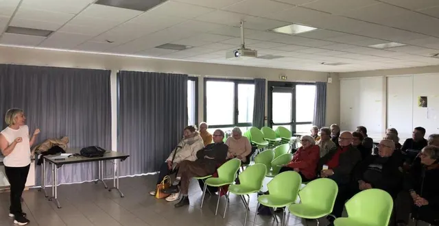 photo  mardi dernier, anne, kinésithérapeute, a présenté le programme equilibr’age aux habitants.  &copy;  le maine libre 