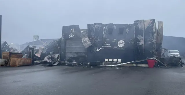 photo  le bâtiment de l’entreprise cm services a été ravagé par un incendie dans la nuit du lundi 23 au mardi 24 décembre. à l’intérieur, tout le matériel est détruit.  &copy;  ouest-france 