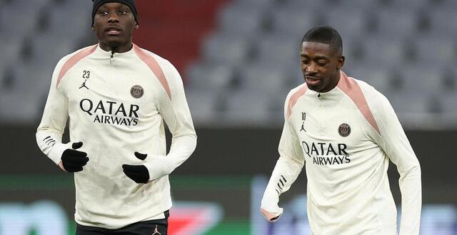 photo  randal kolo muani (ici à gauche d’ousmane dembélé) pourrait quitter le psg dès cet hiver.  ©  photo : franck fife / afp 