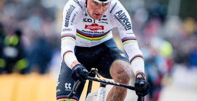 photo  mathieu van der poel fera face à wout van aert ce vendredi 27 décembre.  ©  photo : jasper jacobs / afp 