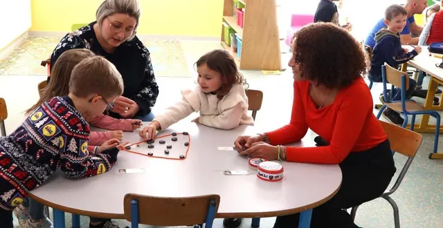photo  les enfants sont très concentrés sur les nouveaux jeux qu’ils découvrent avec beaucoup de plaisir.  &copy;  le maine libre 