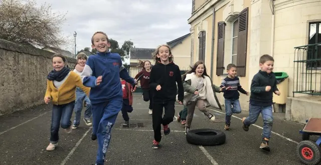 photo  sermaise, le 24 novembre 2024. on n’a pas résisté – et les élèves non plus – au plaisir de refaire la photo de notre première venue. une fois encore, l’enthousiasme était au rendez-vous.  &copy;  co – christophe ricci 