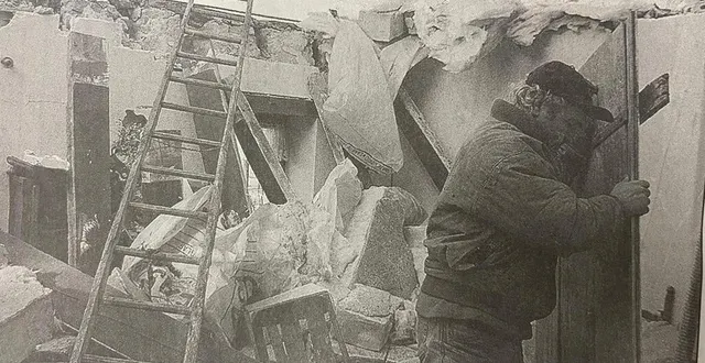 photo  à écommoy, la toiture d’un gîte s’est effondrée le 26 décembre 1999. une femme de 28 ans avait été blessée et prise en charge par le samu.  &copy;  archives le maine libre 