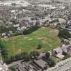 photo  le site désindustrialisé de france champignon, ici vu du ciel, accueillera le quartier montbeaume à beaufort-en-anjou. à gauche sur la photo, le collège molière. 