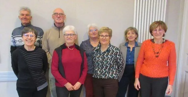 photo  les agents recenseurs, dominique boutaud, yolande levaché, philippe lequeux, marie-christine krejci, marie-andrée crasnier et maryline gabard. à droite, dominique ploquin et pascale cogné, coordinatrice adjointe et coordinatrice du recensement à la mairie.  &copy;  ouest-france 