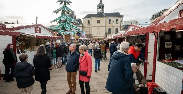 photo  le marché de noël s’achève ce dimanche 29 décembre 2024, place de la république au mans.  &copy;  archives le maine libre – xavier sarrat 