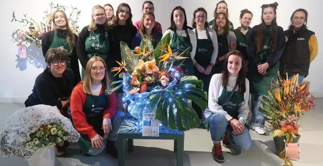 photo  beaufort, le 5 décembre 2024. ces apprenties fleuristes du cnph-piverdière ont présenté leurs chefs-d’œuvre végétaux au musée joseph-denais. elles sont ici accompagnées de leurs formatrices, sylvaine agator et adeline lorioux.  &copy;  co - agathe le nueff 