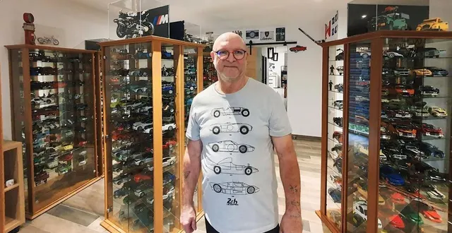 photo  philippe au milieu de sa collection de voitures en taille réduite.  &copy;  ouest-france 